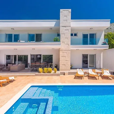 Vila Amazing Great Location
